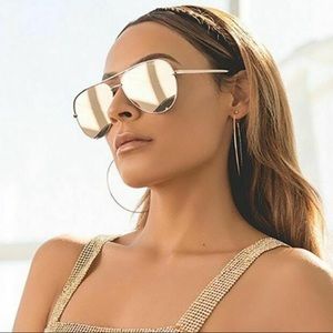 Rarely used Quay austrailia sunnies! Gold trim and with case